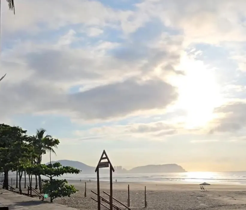 Excelente apto a 100 mts do mar-1